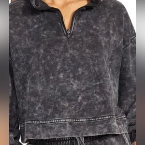 BB DAKOTA by STEVE MADDEN Mock Neck Faded Sweatshirt